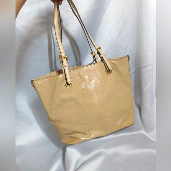 Michael Kors Handbags - Authentic mk tote bag